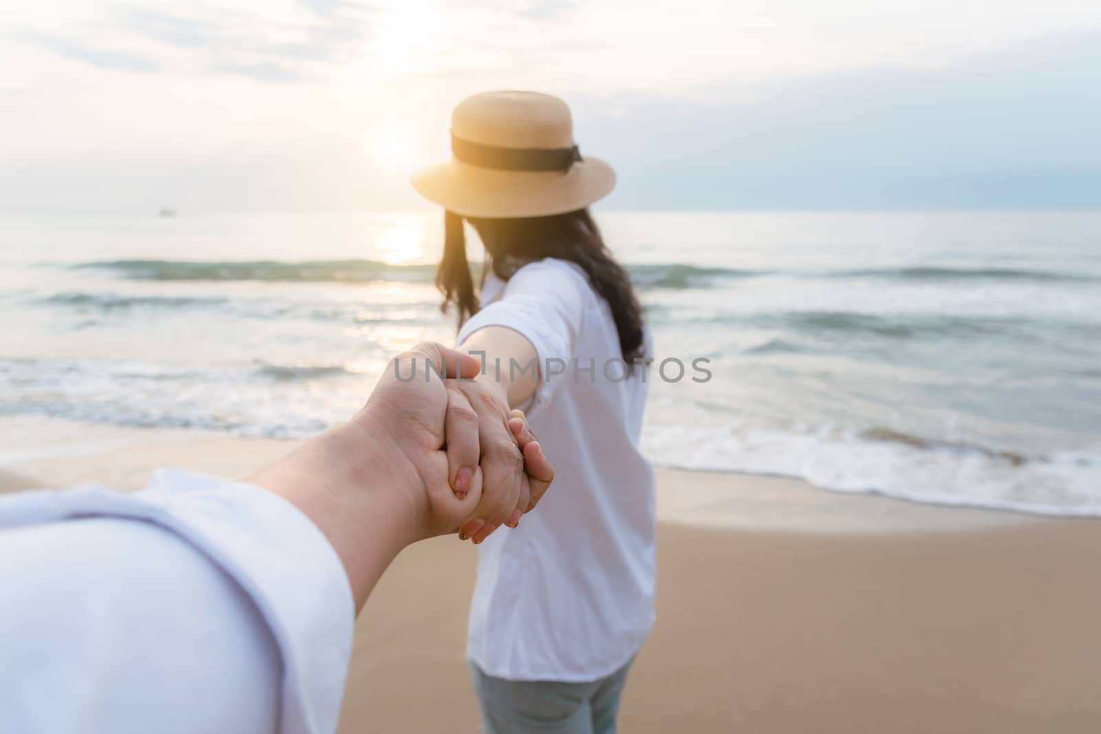 Men holding hands women on the beach to be happy
