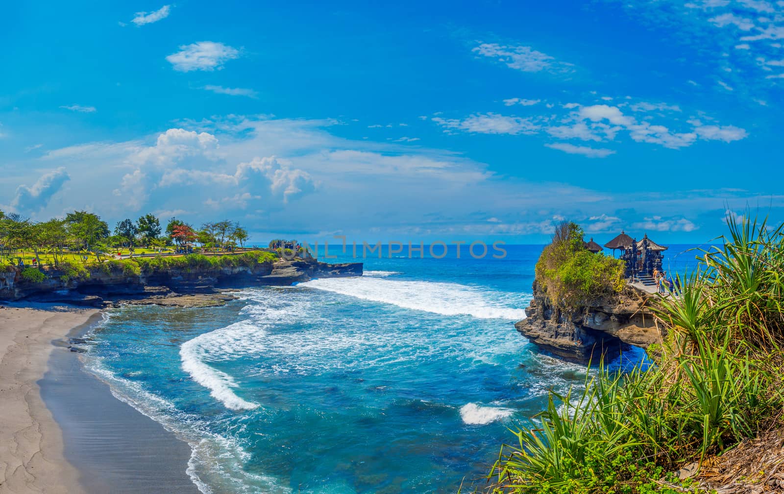 Temple in the sea( Pura tanah lot) Bali  by Netfalls