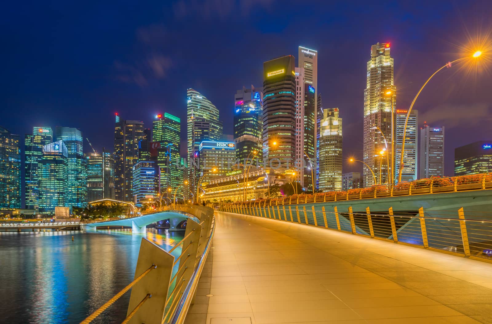 Singapore skyline at night  by Netfalls