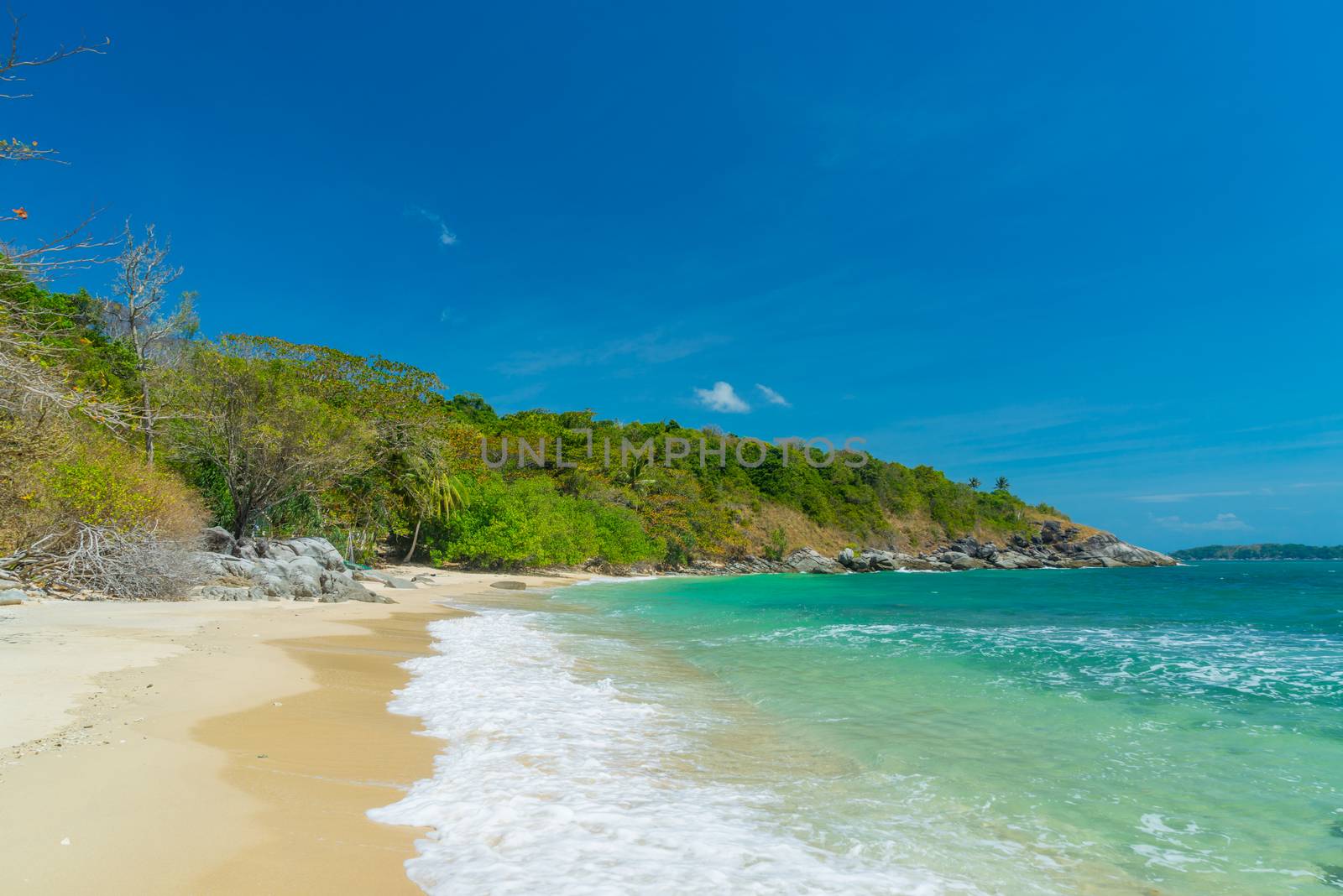 Tropical beach in Thailand by Netfalls