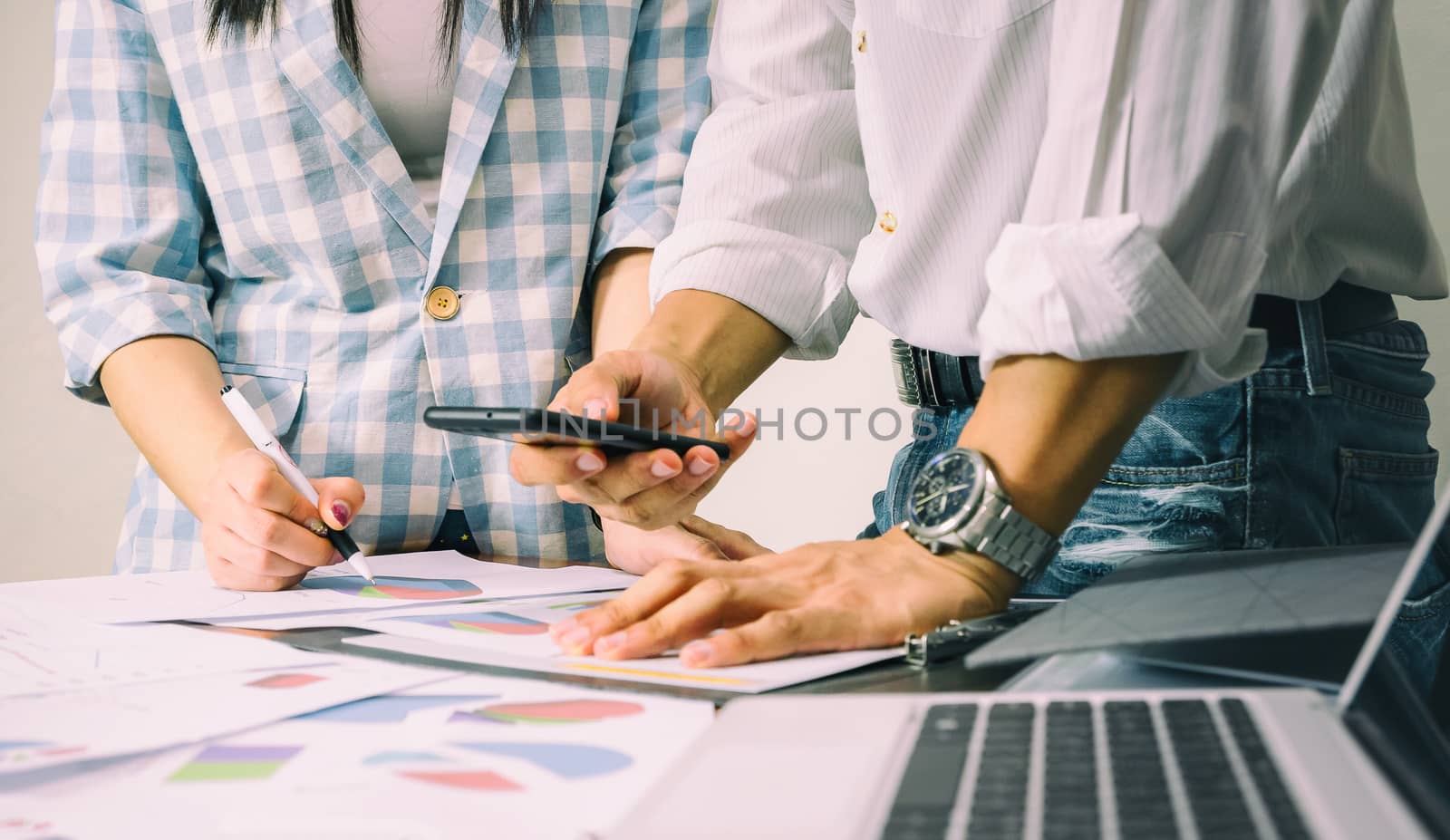 Working business team graph analysis on the desk