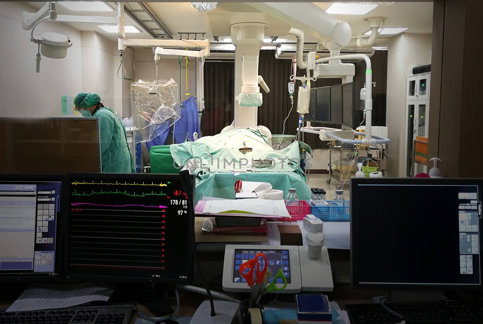 Medical heart treatment room to the patient