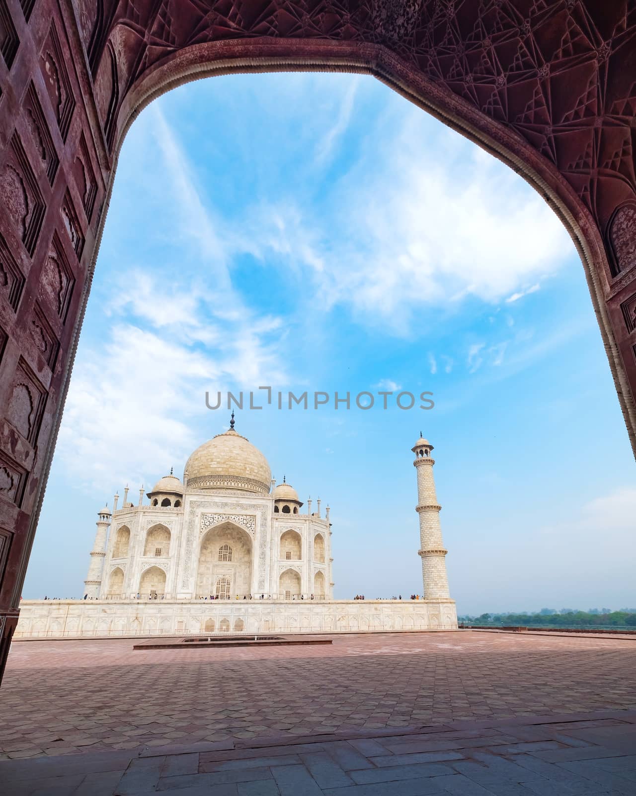 Taj Mahal, an ivory-white marble mausoleum on the south bank of the Yamuna river in Agra, Uttar Pradesh, India. One of the seven wonders of the world.