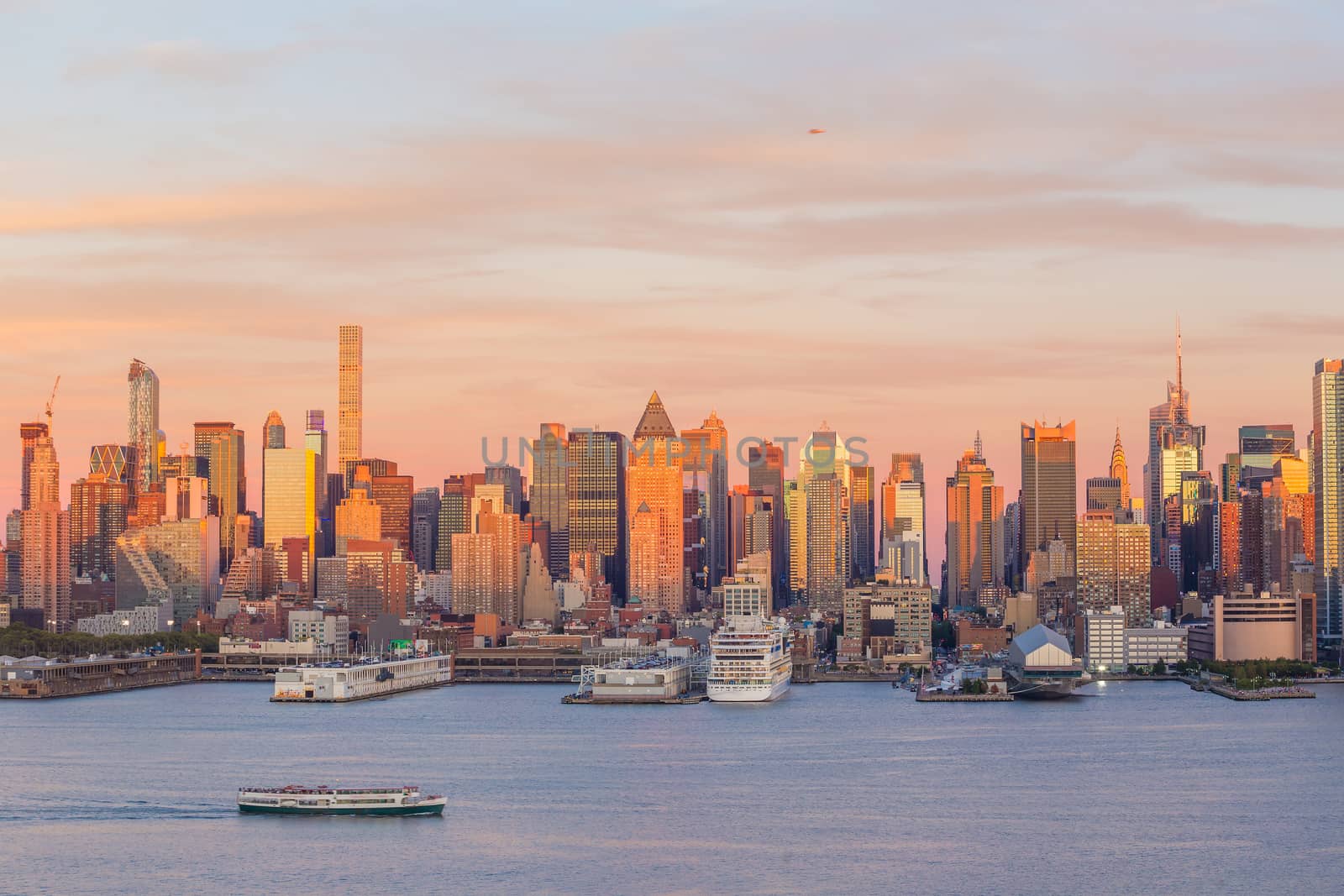 New York City midtown Manhattan sunset skyline panorama view over Hudson River in USA