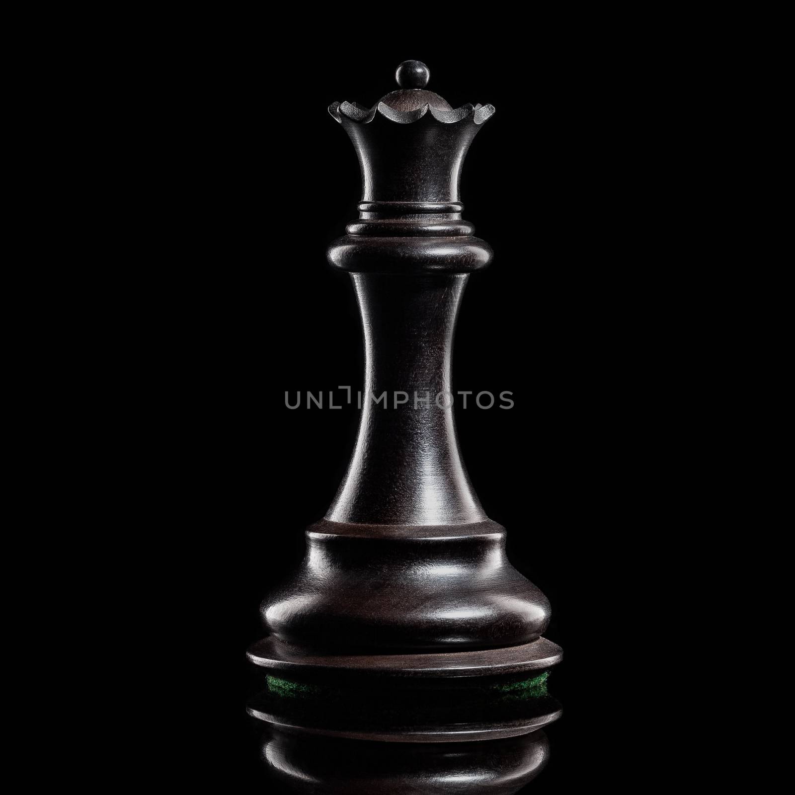 Black and White Queen of chess setup on dark background . Leader by kerdkanno