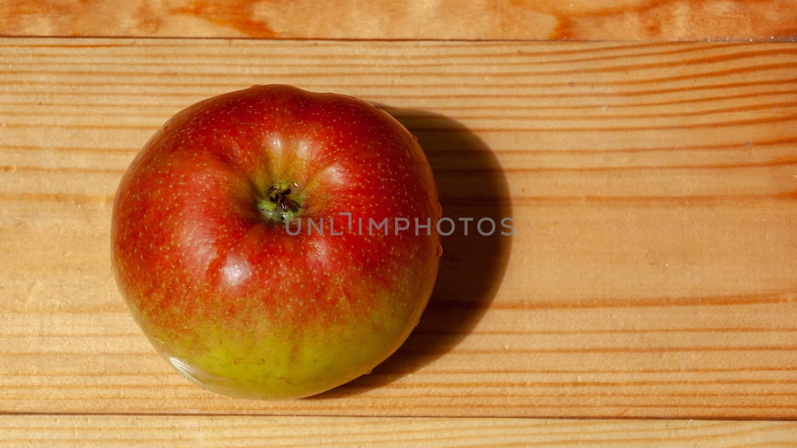 Ripe apple lies on the table