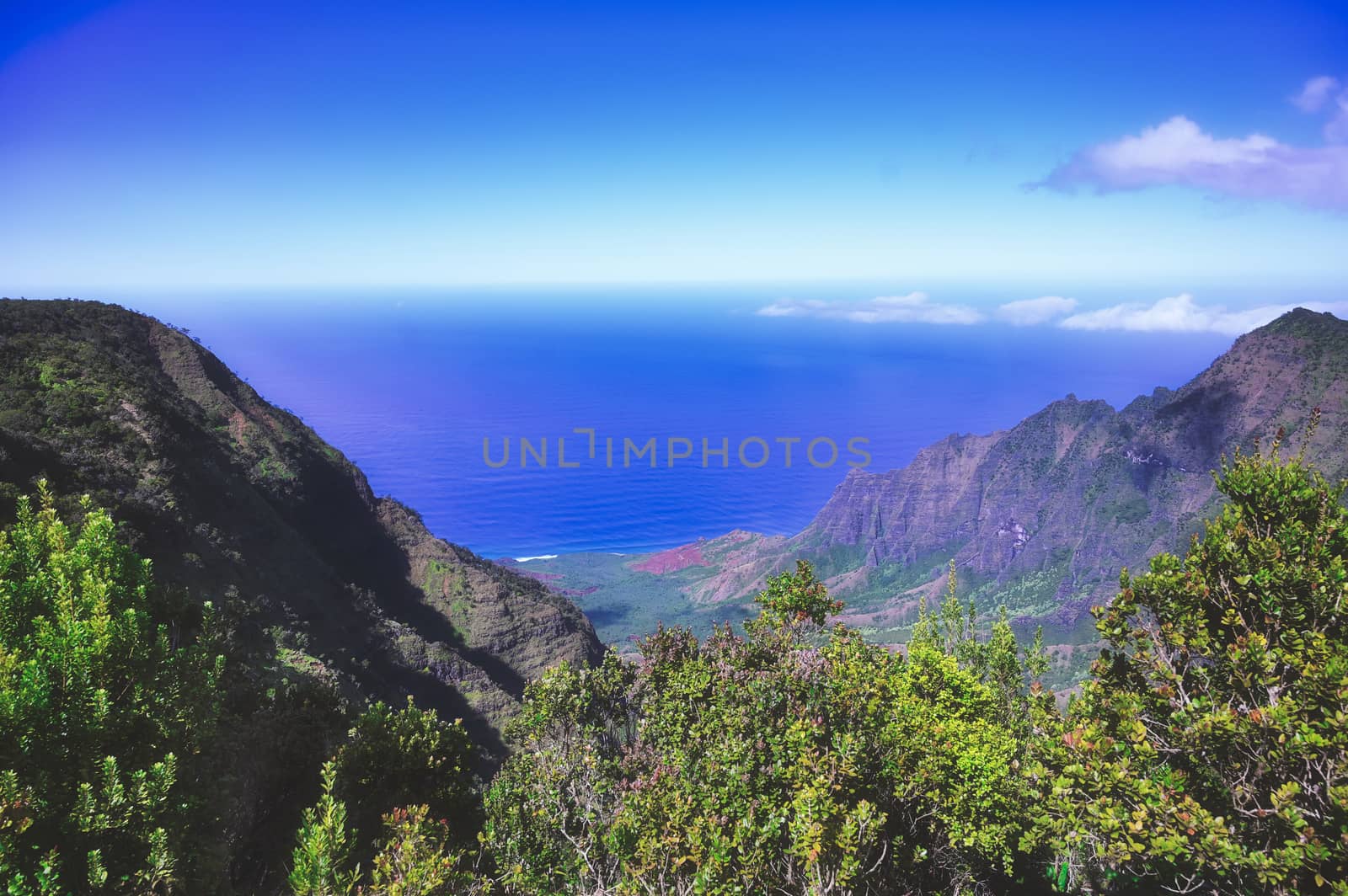 The Napali Coast along the Pacific Ocean on Kauai, Hawaii.