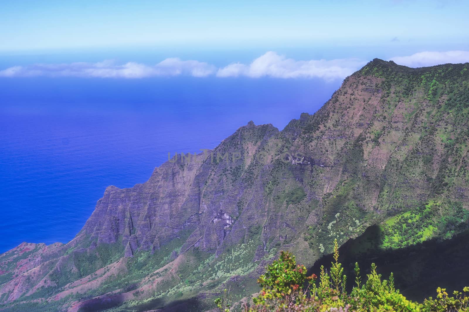 The Napali Coast along the Pacific Ocean on Kauai, Hawaii.