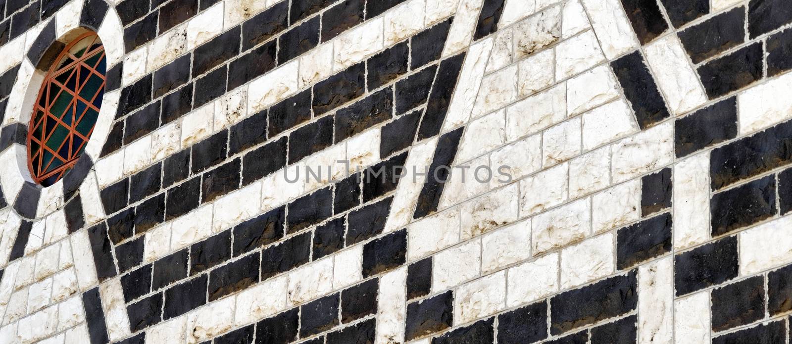 Detail of the black and white Abu Darwish Mosque in Amman by geogif