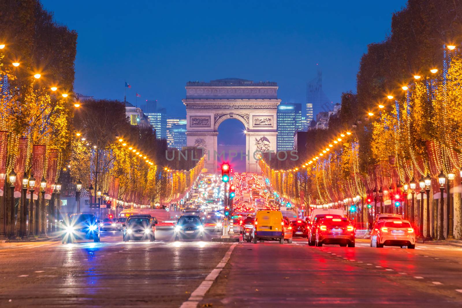 Arc de Triumph in Paris, France at twilight 