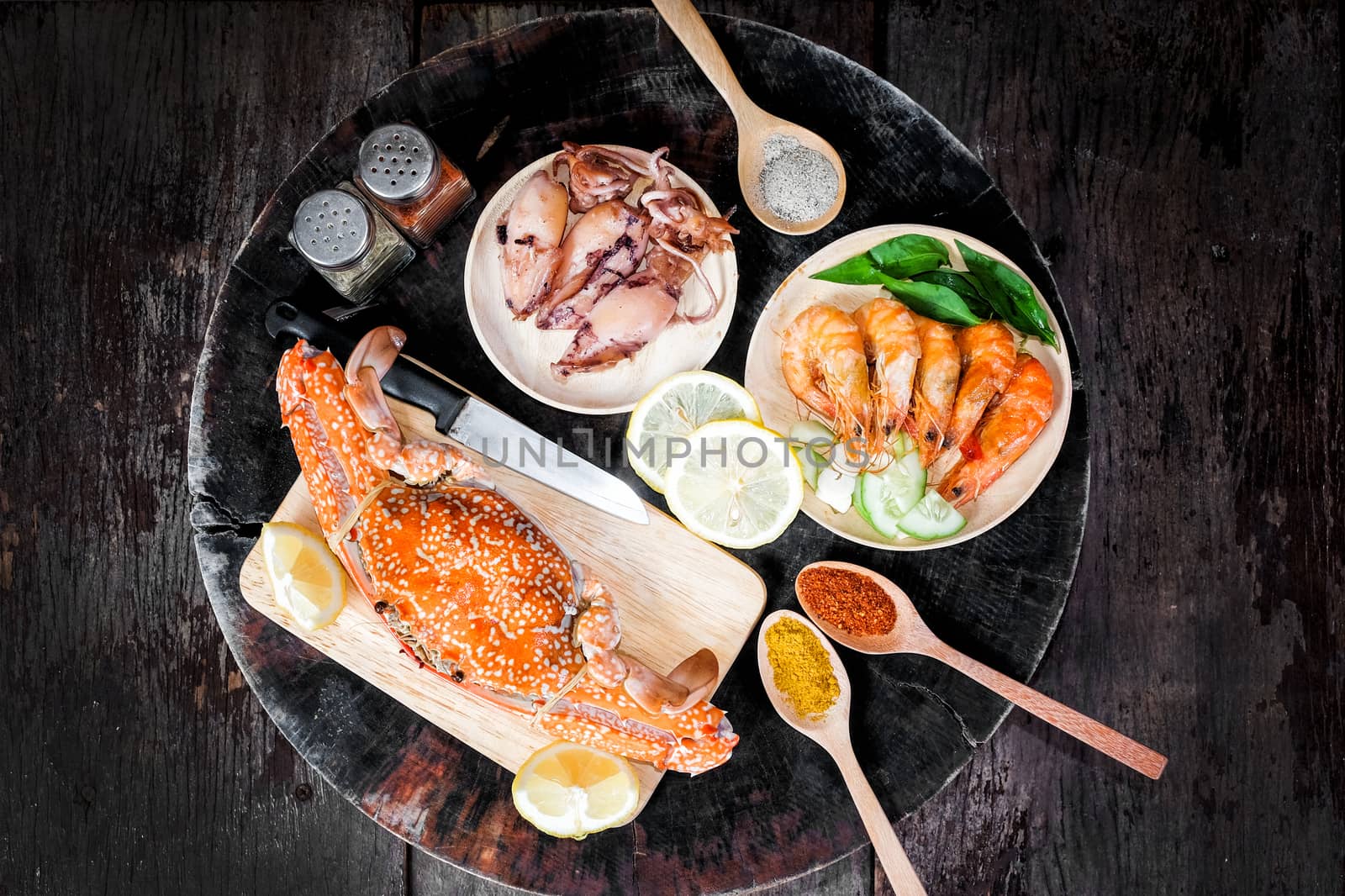 Sqide,jumbo crab and shrimp on dark background