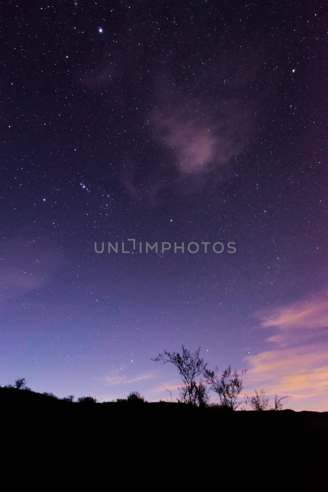 Night sky above the desert by hernan_hyper