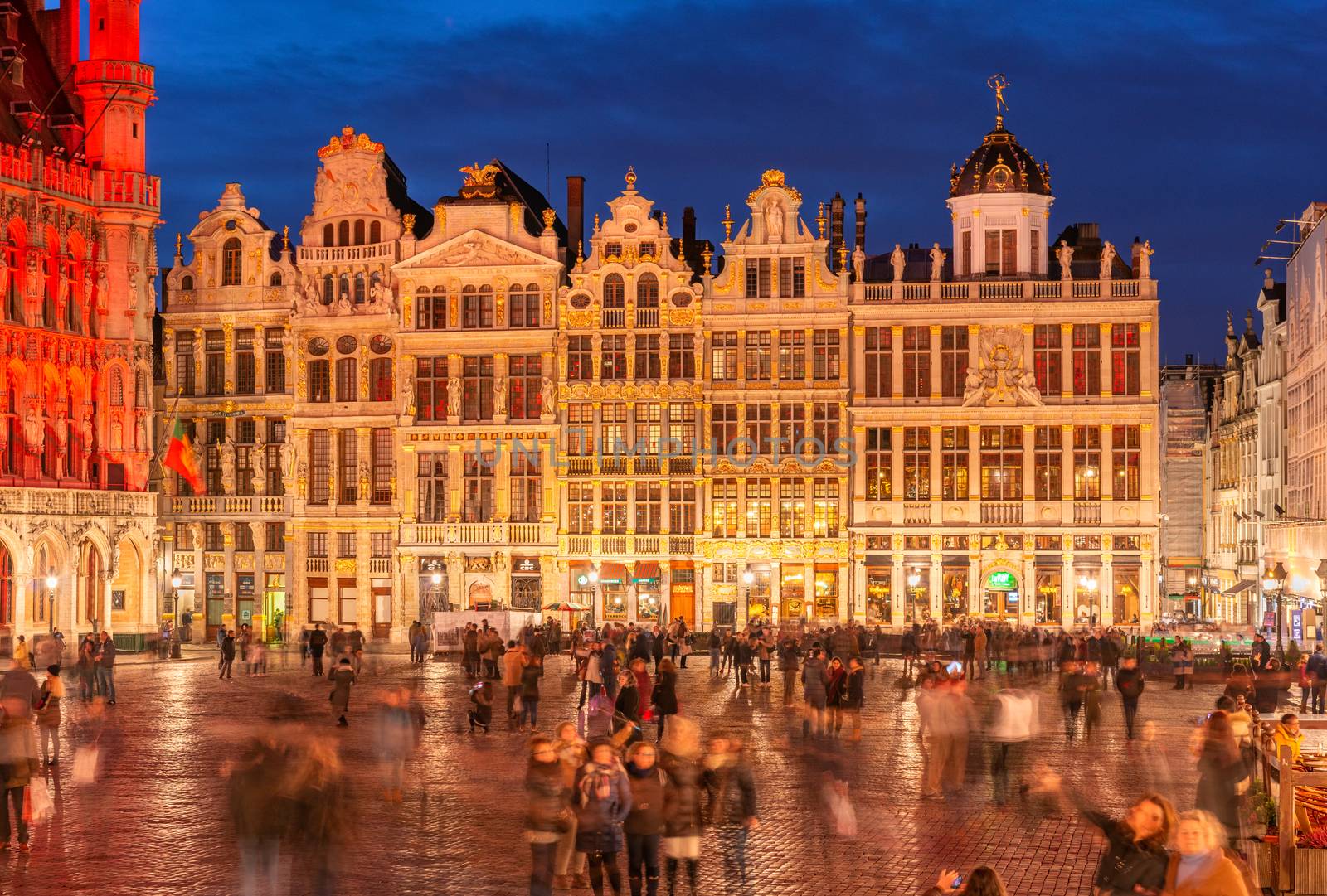 Brussel - February 2016, Belgium: The historical buildings on The Grand Place (Grote Markt), the central square of Brussels at the evening