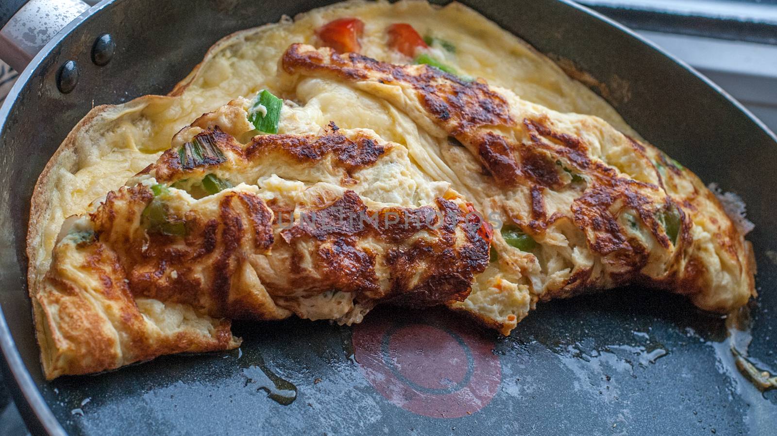 omelette in a pan ready to be served by sirspread