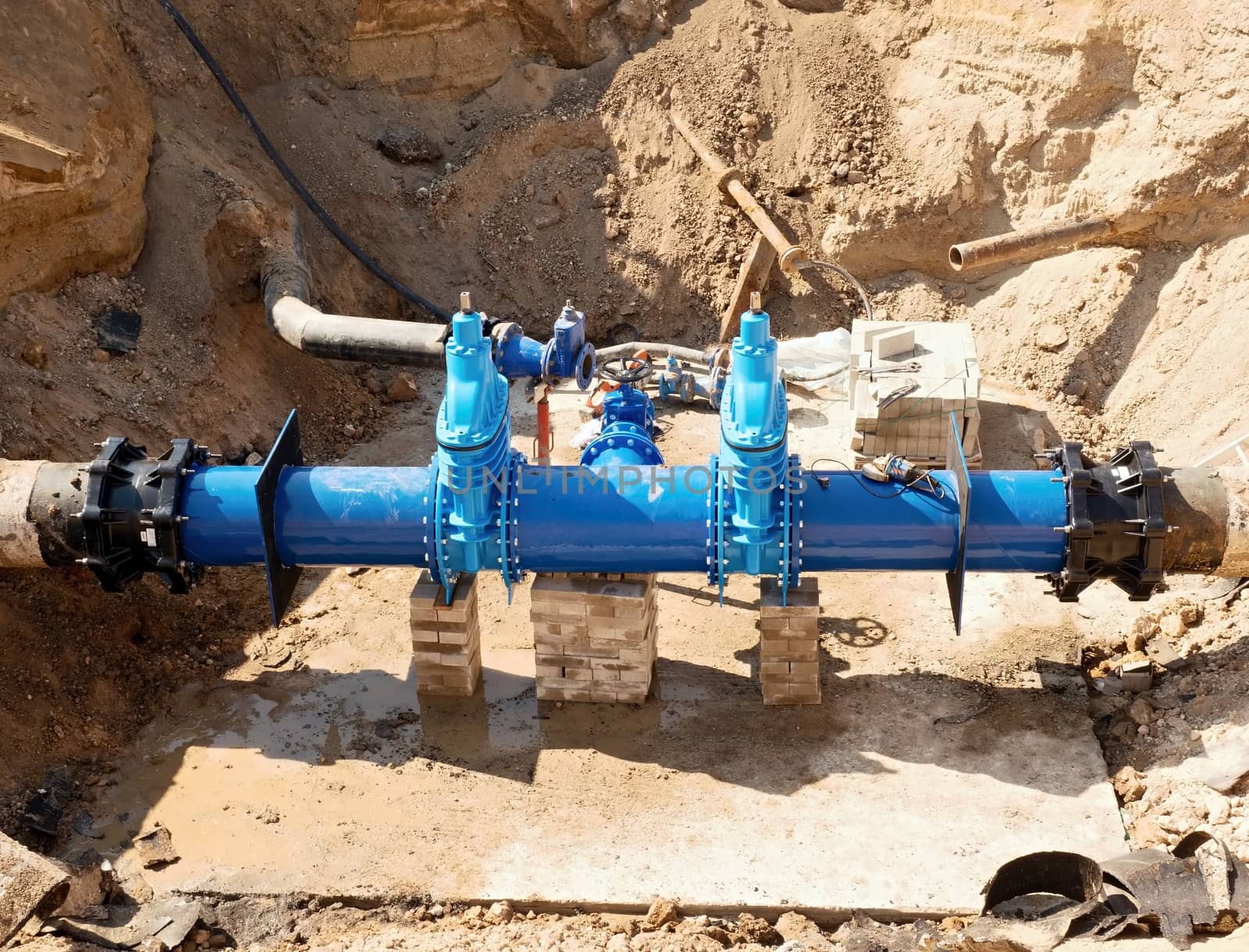 500 mm drink water Gate valve joint with screwed pipe fitting - repairing of main water pipeline underground 