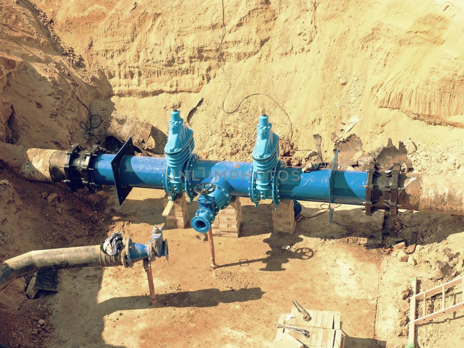 Reconstruction of main City water supply pipeline in underground. 500mm water pipeline with gate valves, 250mm branch. Repairing of leak due to extreme corrosion.