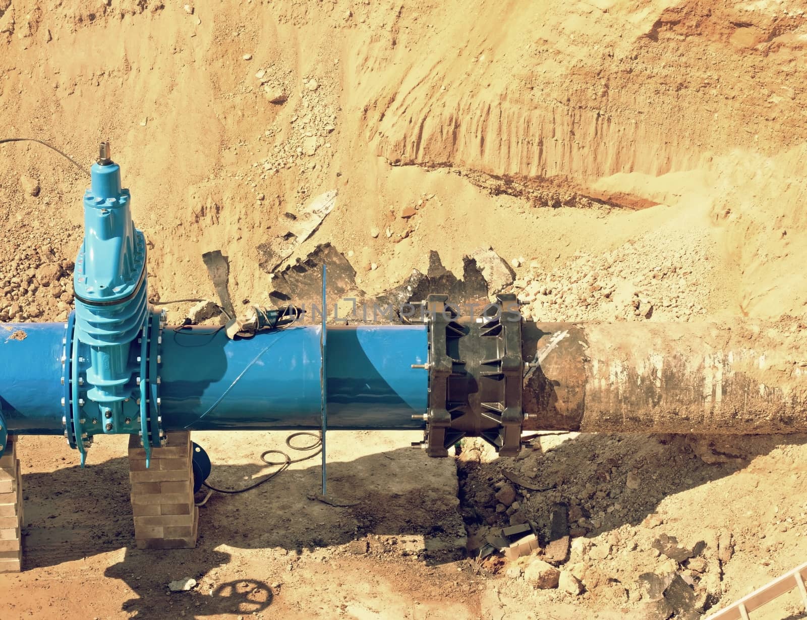 500 mm drink water Gate valve joint with screwed pipe fitting - repairing of main water pipeline underground 