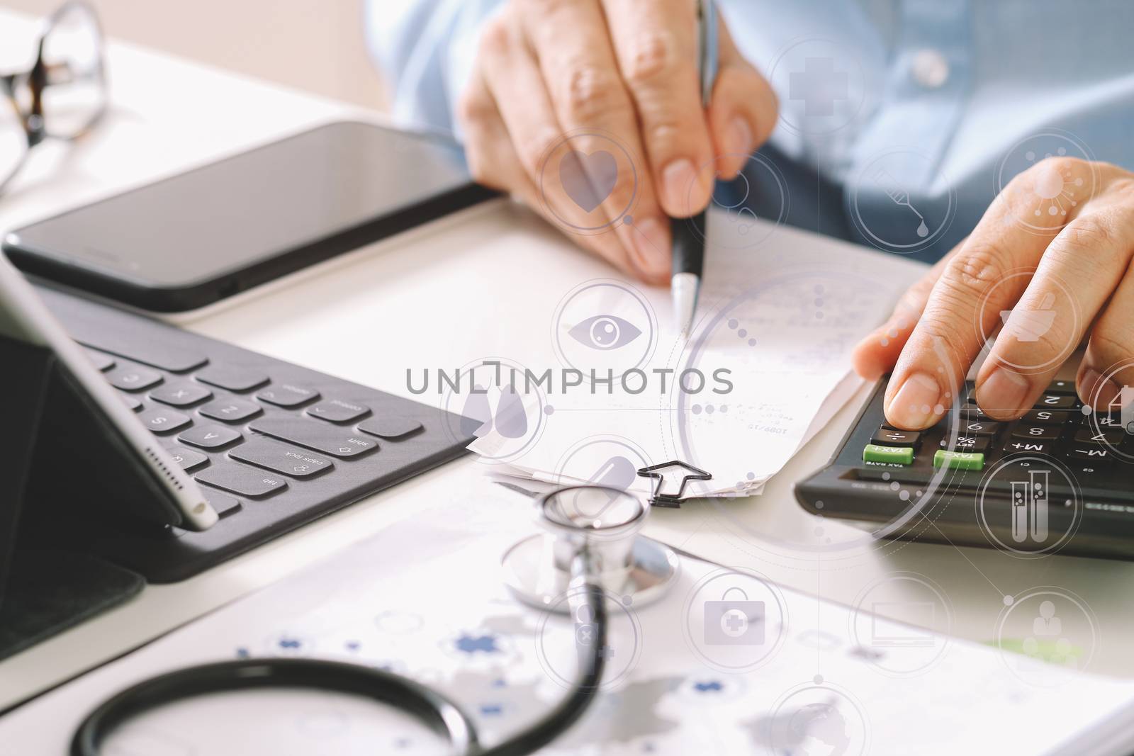 Healthcare costs and fees concept.Hand of smart doctor used a ca by everythingpossible