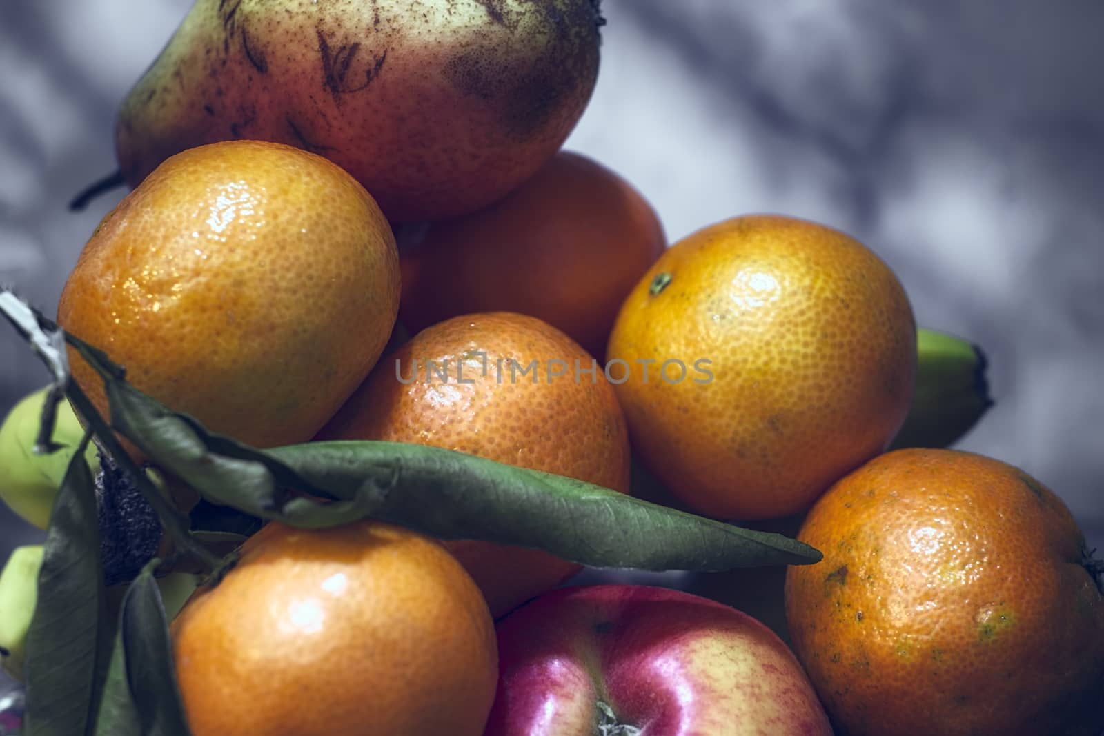 a plate of oranges, apples, bananas and pears