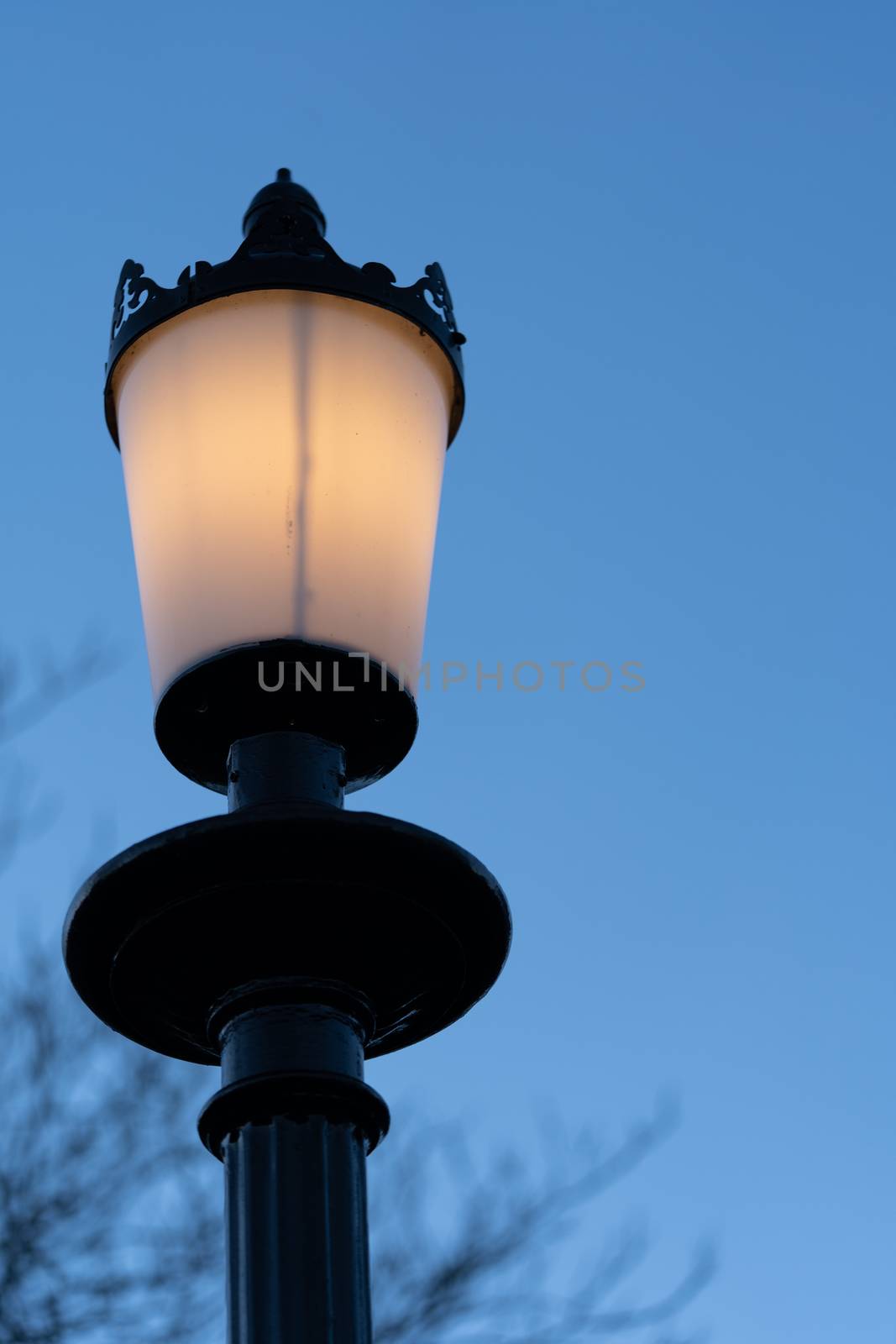 Old Fashioned British Street Lamp by samULvisuals