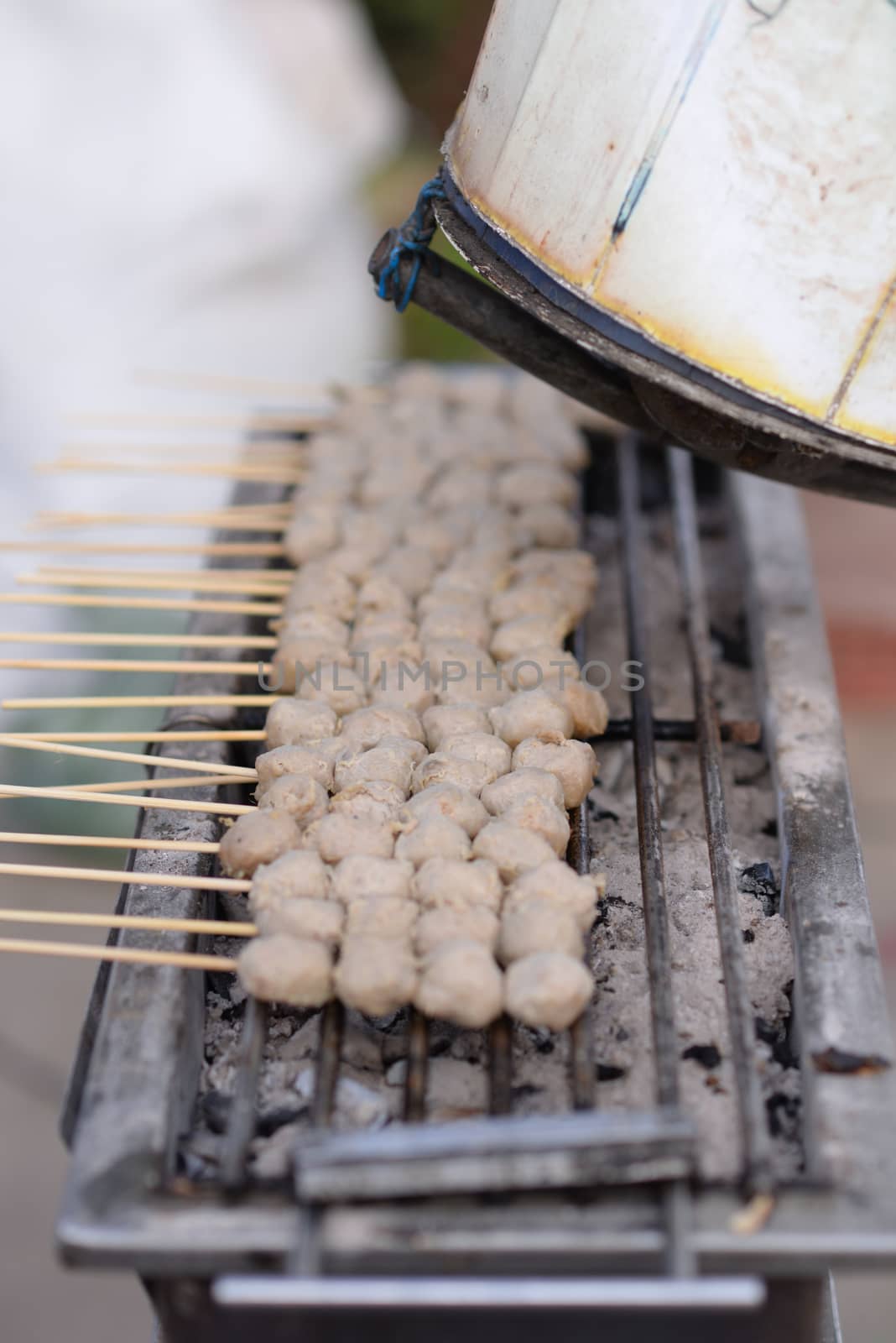 Meatballs are made of pork skewers grilled on a charcoal grill. With an exhaust fan
