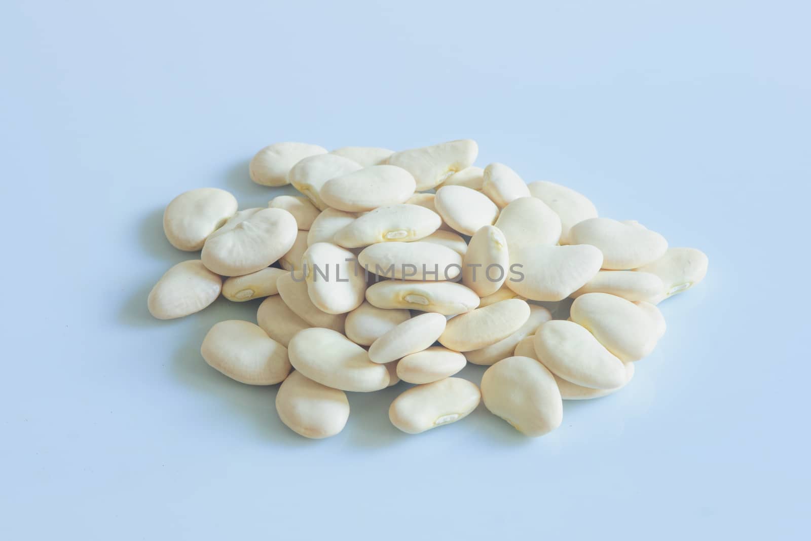 Big white beans by RnDmS