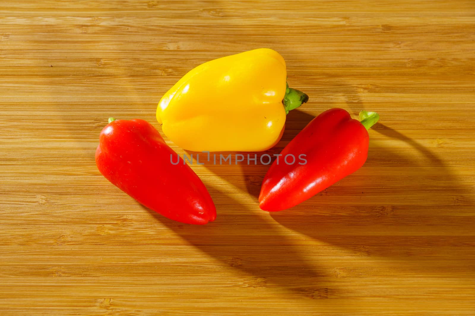 Small red and yellow peppers by RnDmS