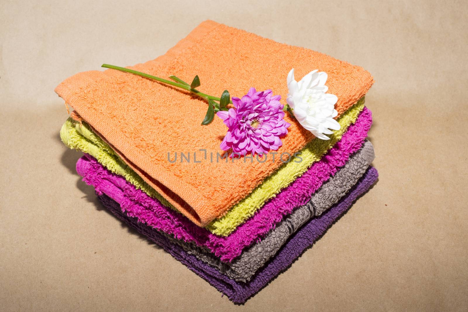 5 facecloths off various shades with flowers by morrbyte