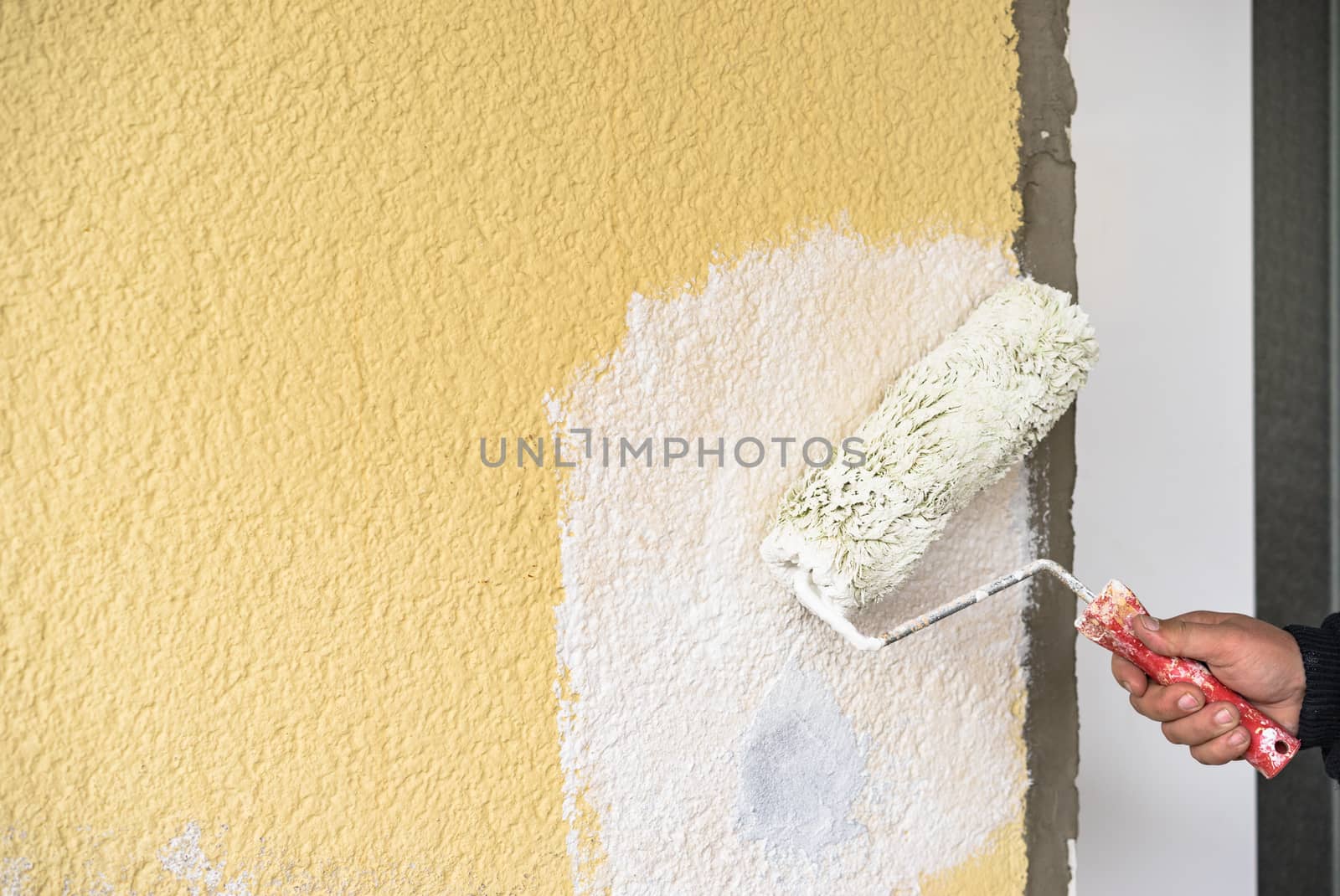 Craftman is painting wall