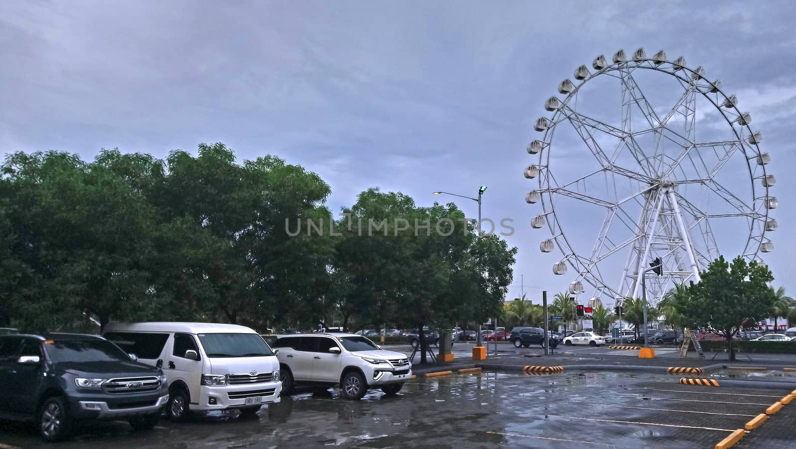 Mall of Asia (MOA) eye ferris wheel ride in Pasay, Philippines by imwaltersy