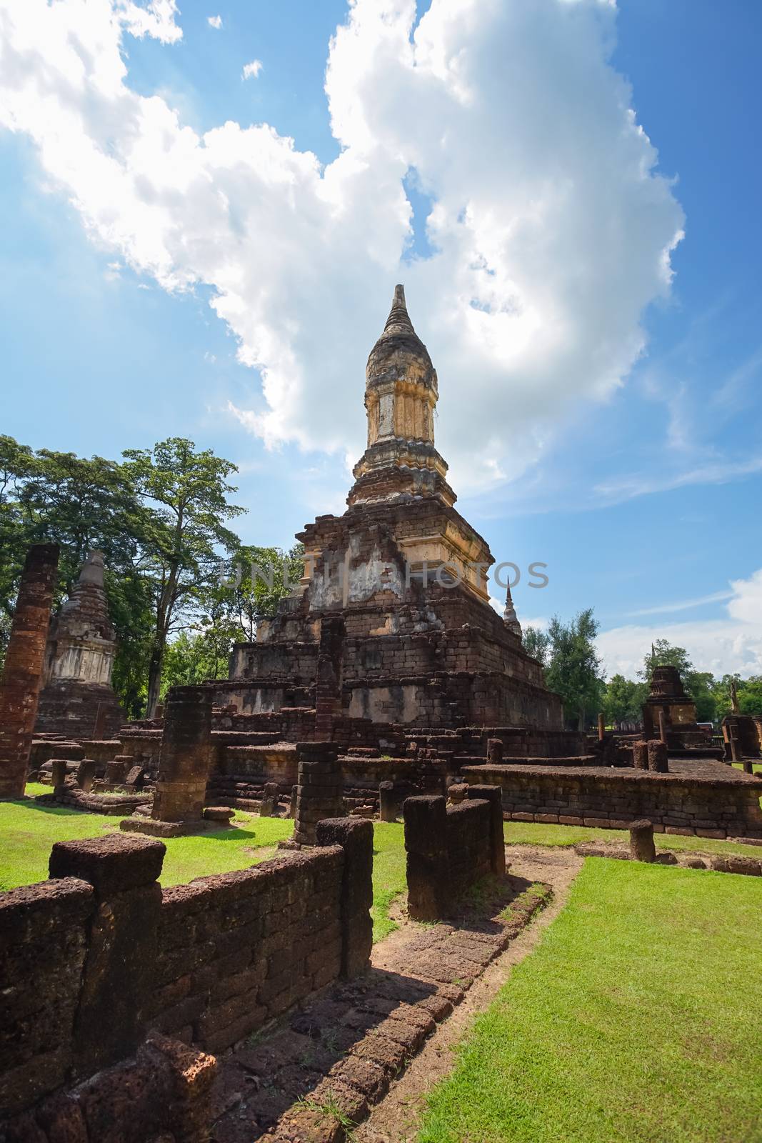 UNESCO World Heritage site Wat Jedi Jed Teaw in Si Satchanalai Historical Park, Sukhothai, Thailand.