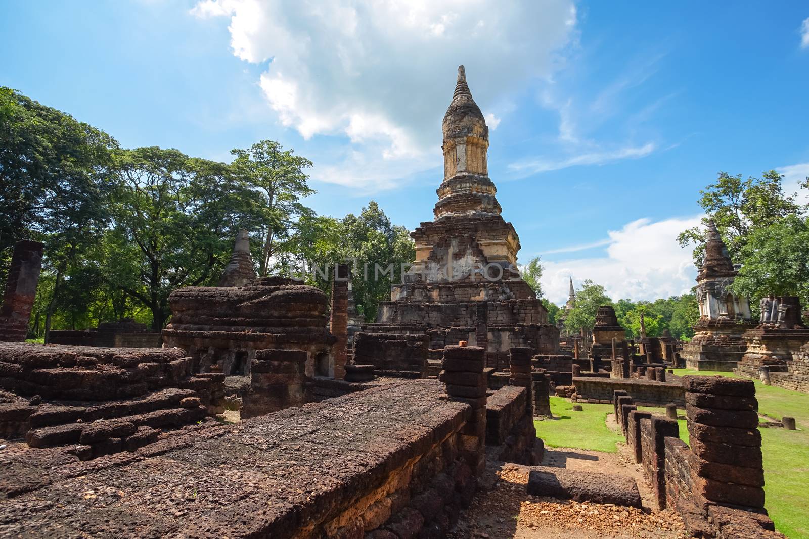 UNESCO World Heritage site Wat Jedi Jed Teaw in Si Satchanalai Historical Park, Sukhothai, Thailand.