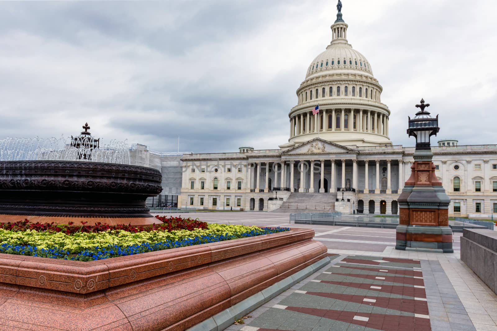 US Congress dome with water fountain splashing