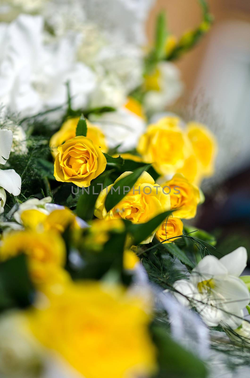 White and yellow flowers in the wedding floral decorations.