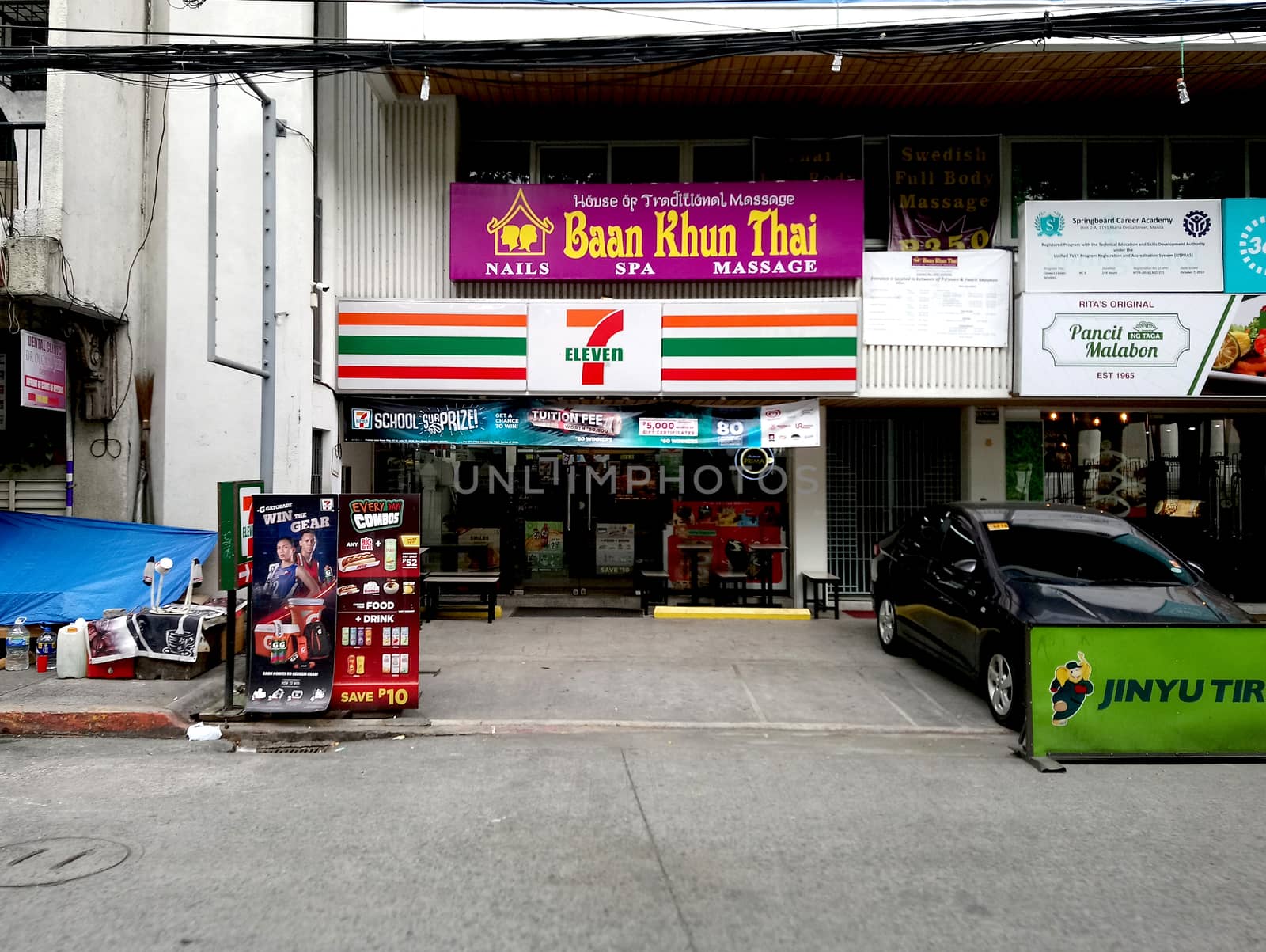 7 Eleven convenience store facade in Manila, Philippines by imwaltersy
