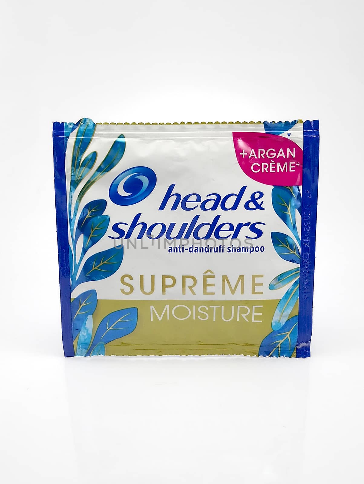 Head and shoulders shampoo sachet in Manila, Philippines by imwaltersy