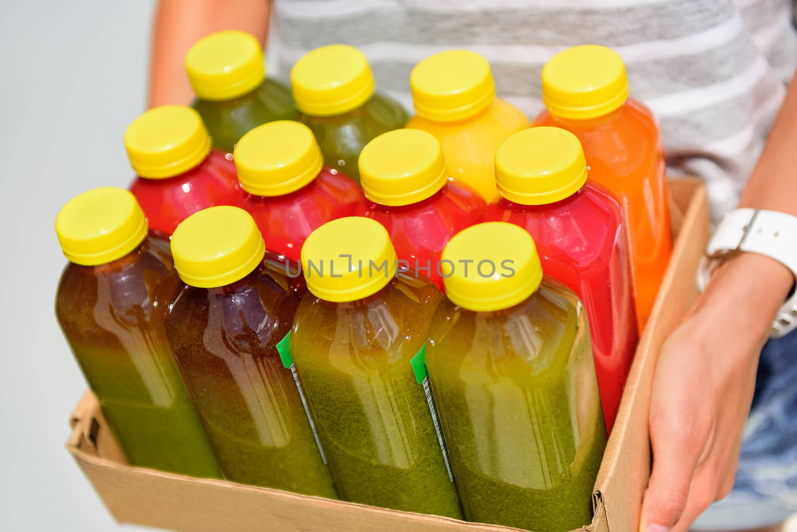 Cold-pressed organic raw vegetable juice bottles by Maridav