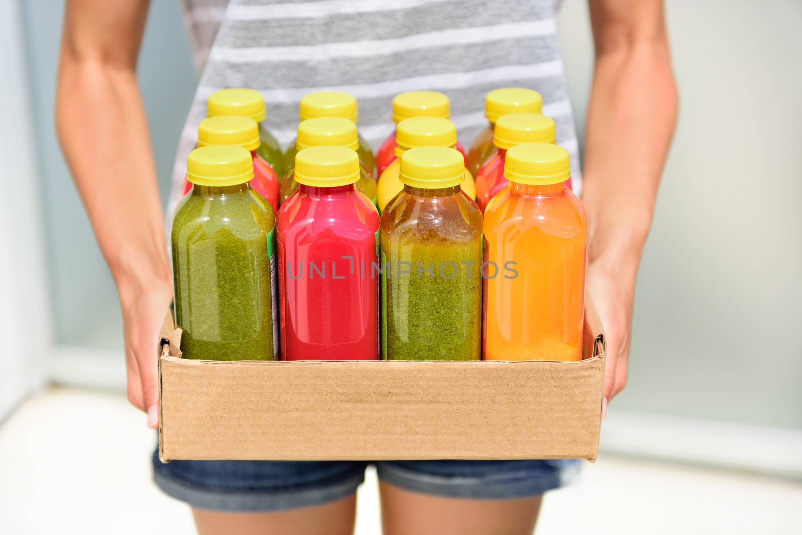 Juicing cold pressed vegetable juices for a detox diet. Dieting by cleansing your body from toxins with raw organic fruits and vegetables juice made fresh and delivered in bottles.