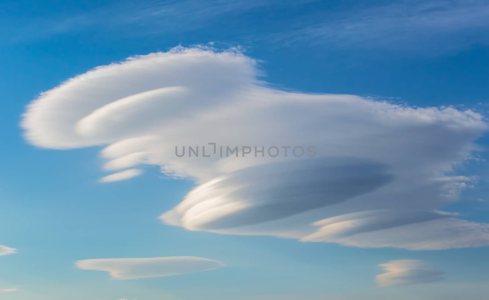 Lenticular Cloud Formation