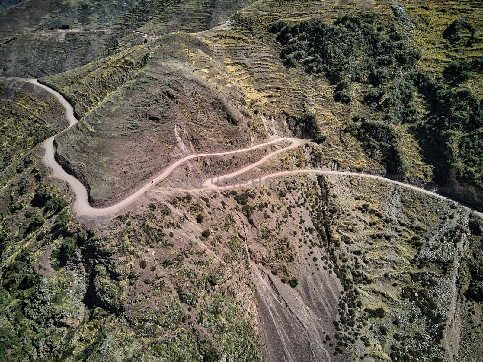 Mountain road in Peru by mevert