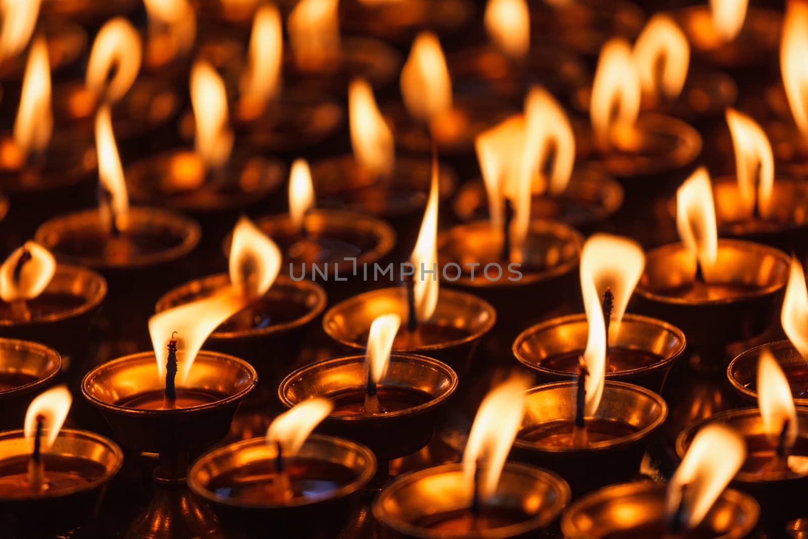Burning candles in Buddhist temple by dimol