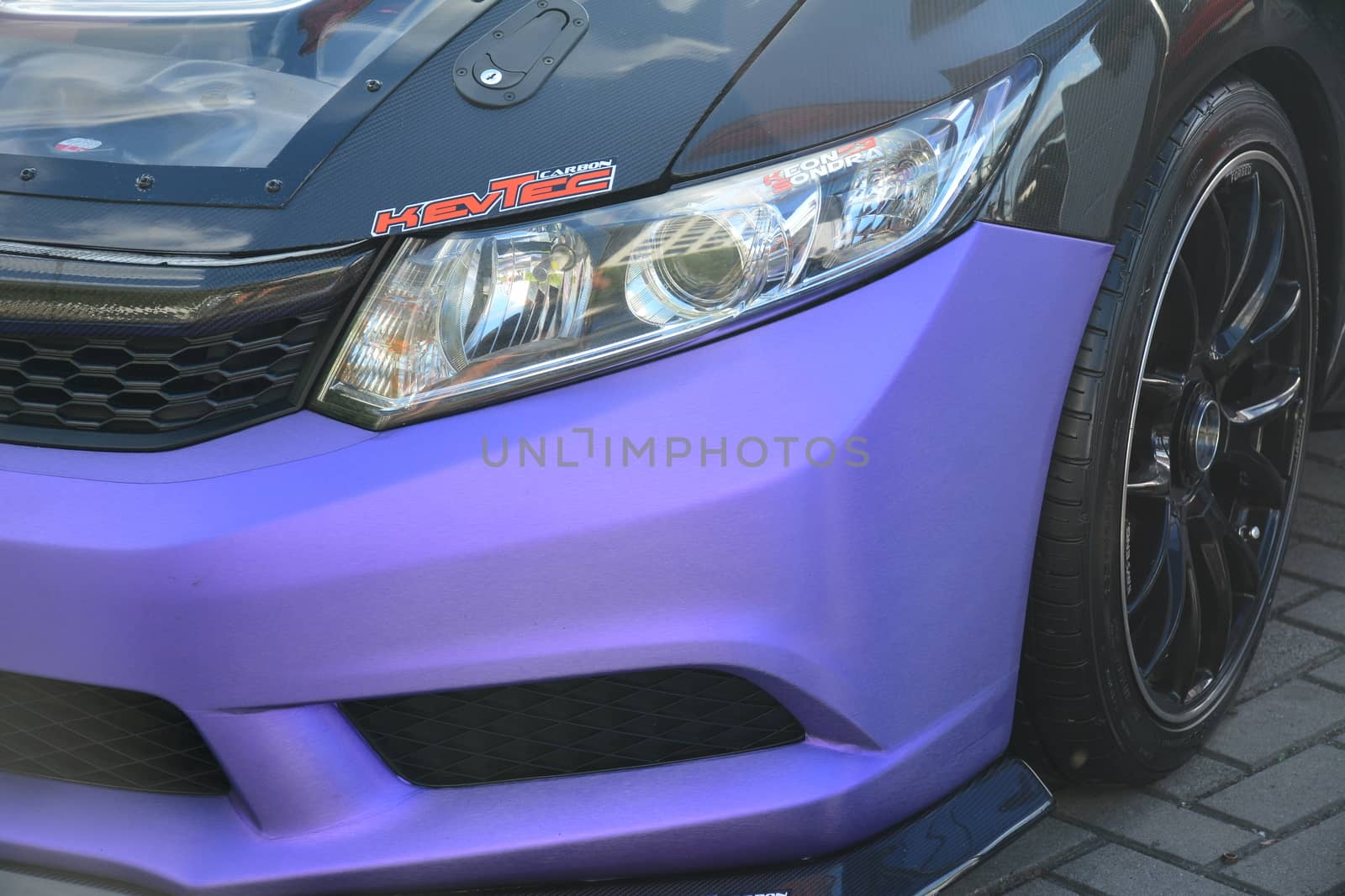 Honda civic headlight at Bumper to Bumper car show in Pasay, Phi by imwaltersy