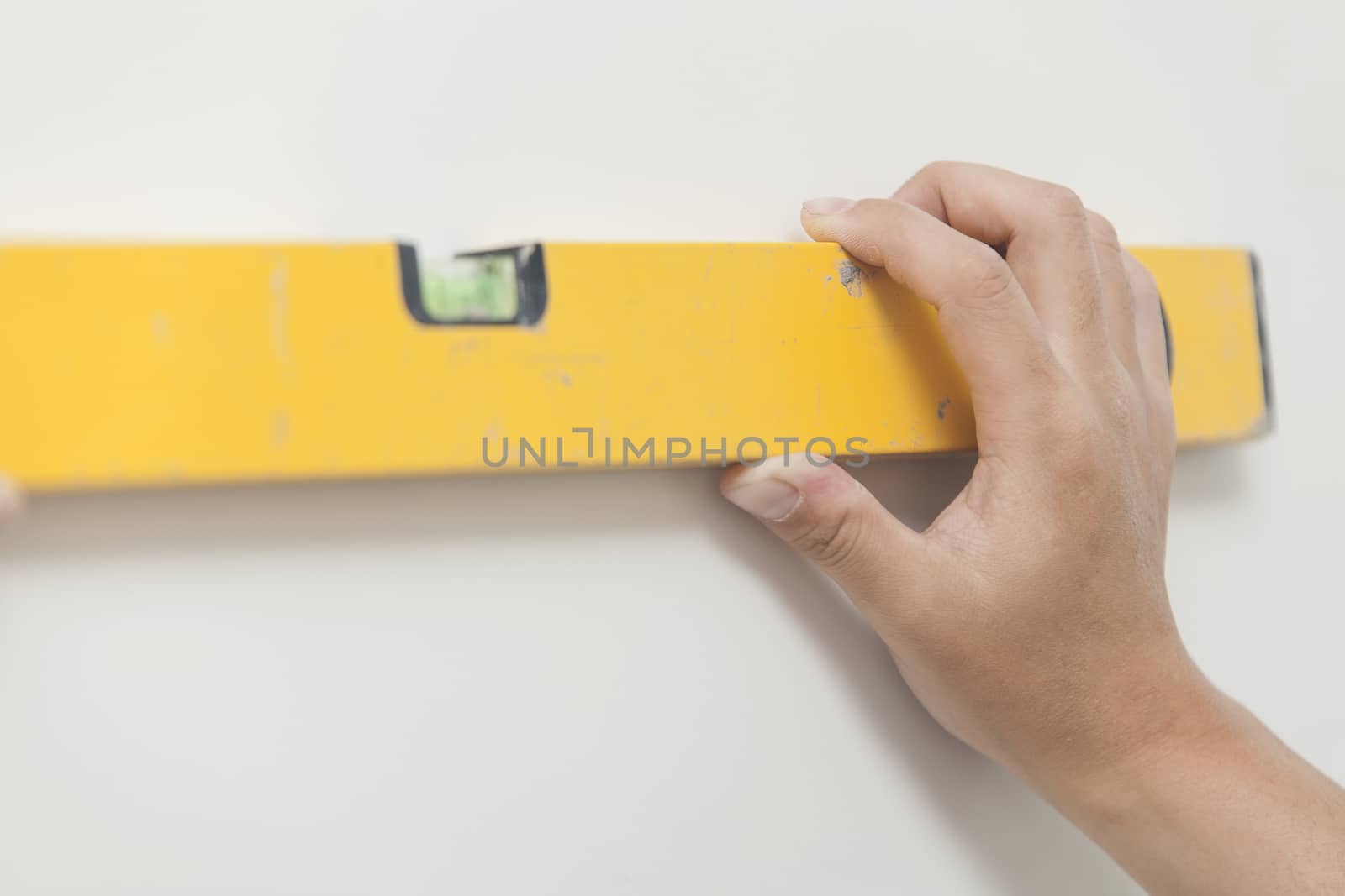 Use of the measuring tool for level installation