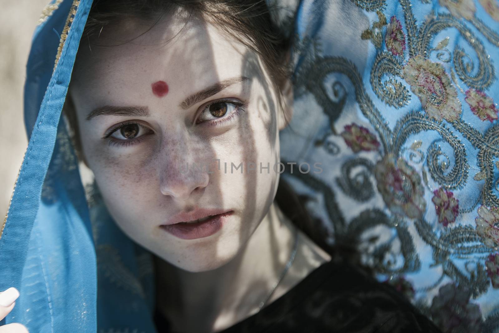 The girl the European covered with a sari, a faces portrait
