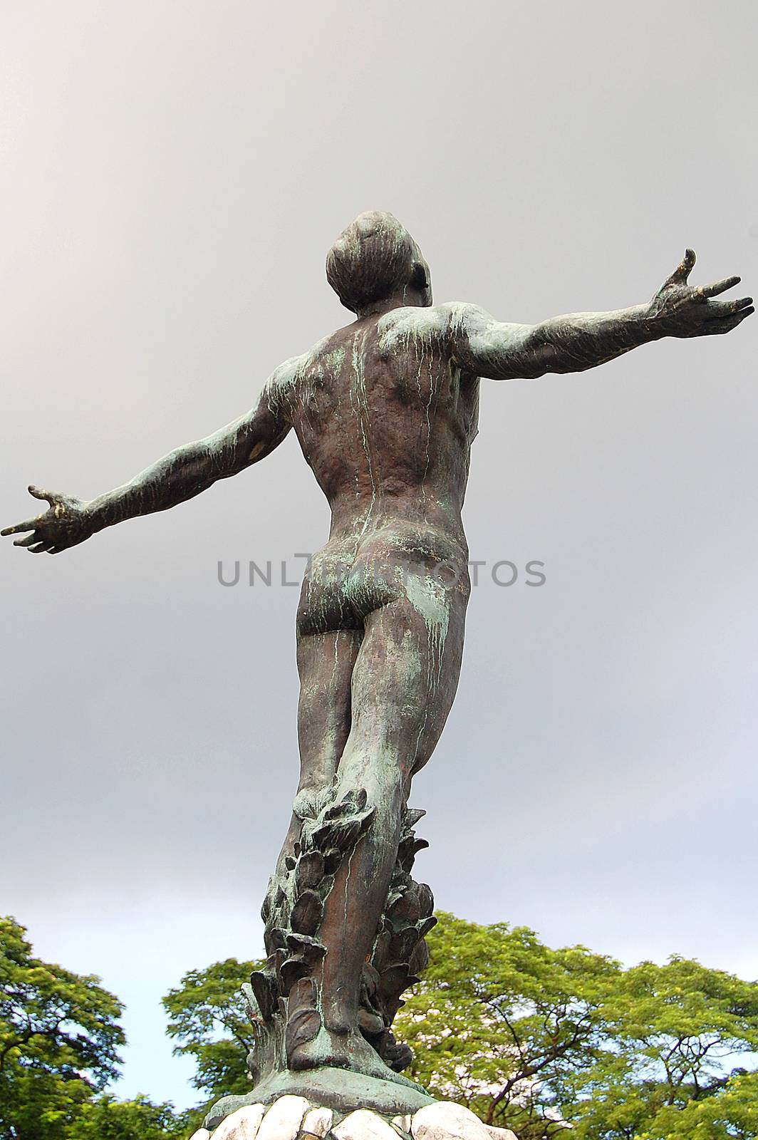 QUEZON CITY, PH - OCT. 8: Oblation statue at University of the Philippines on October 8, 2015 in Diliman, Quezon City, Philippines.