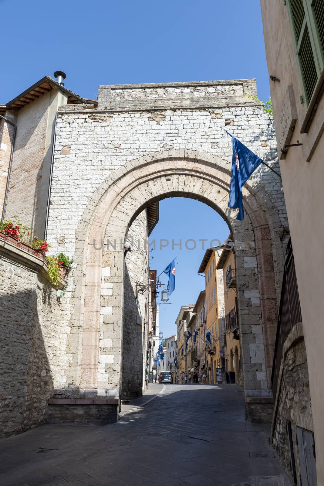 secondary door in street areatino village of assisi by carfedeph