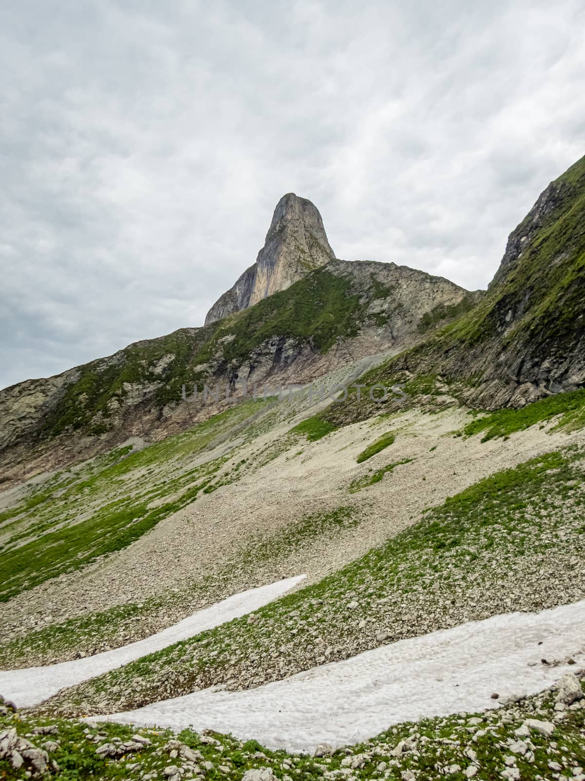 Fantastic panoramic hike from the Nebelhorn along the Laufbacher Eck via Schneck, Hofats and Oytal