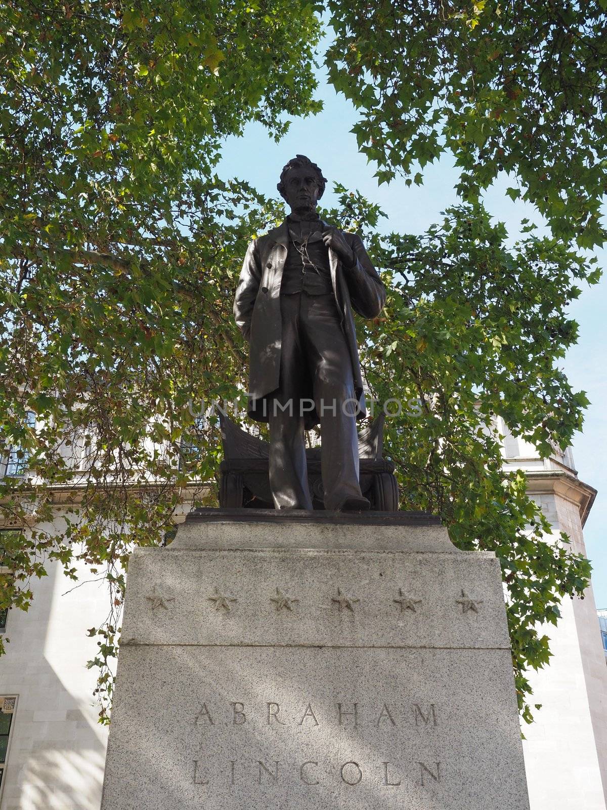 Lincoln statue in London by claudiodivizia