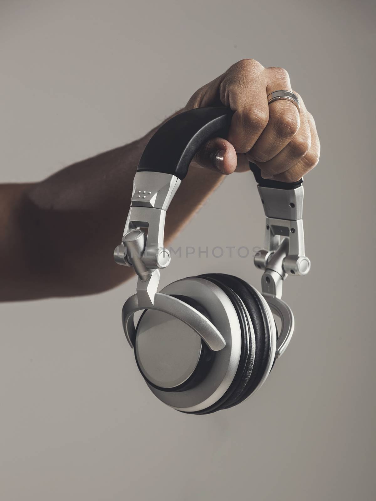 DJ hand holding his headphones