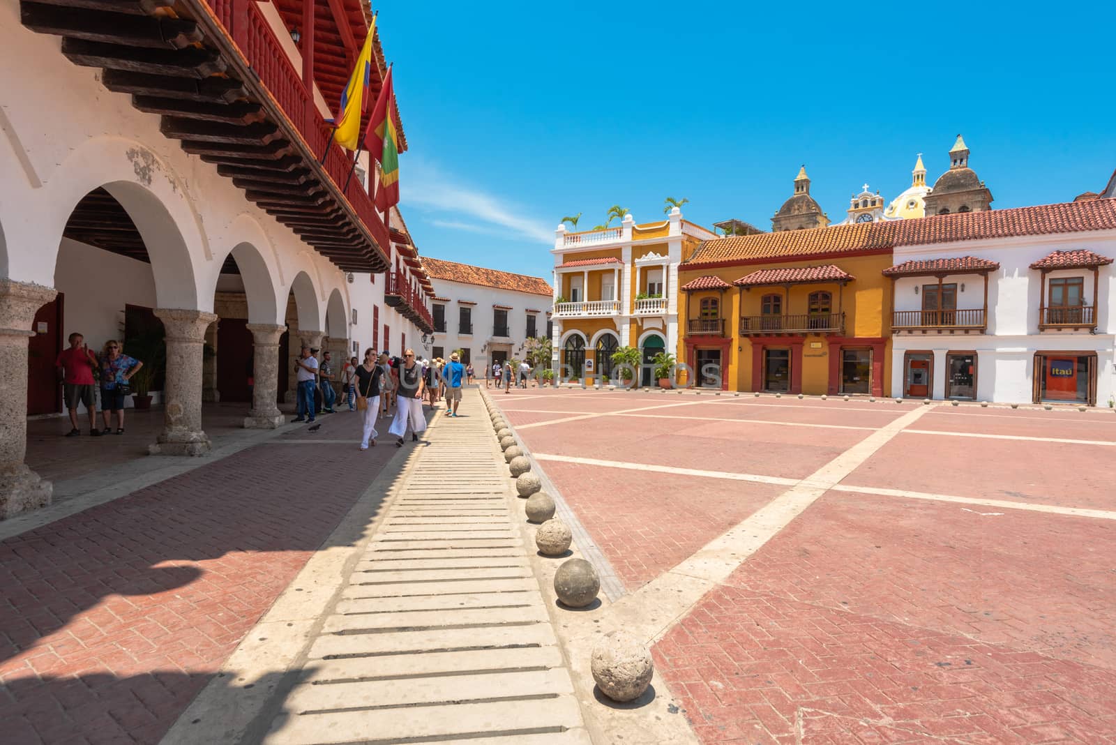 Tourists in Cartagena by jfbenning